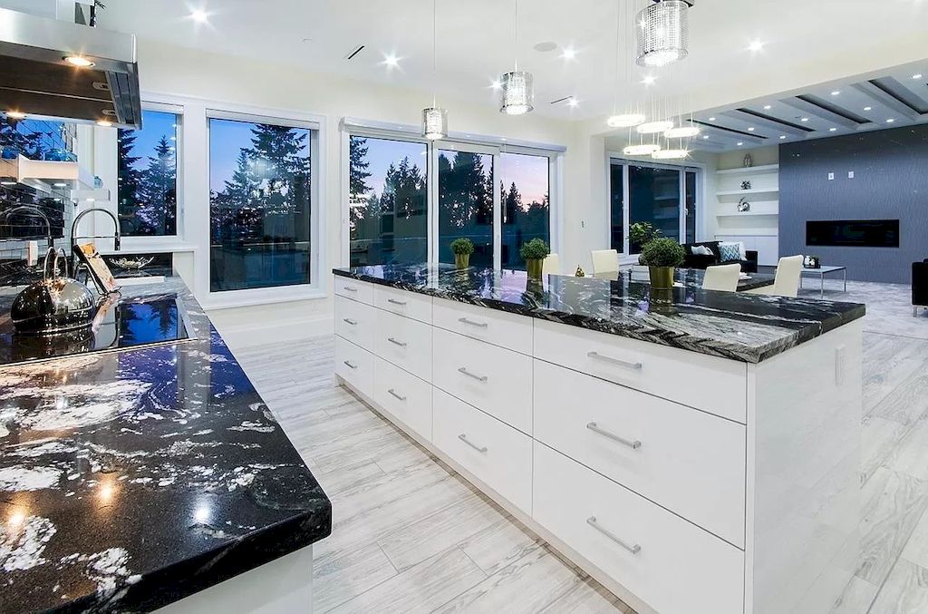 Asking-C4388000-Beautifully-Appointed-Luxury-Residence-in-West-Vancouver-Offers-Spectacular-City-Views-8_result