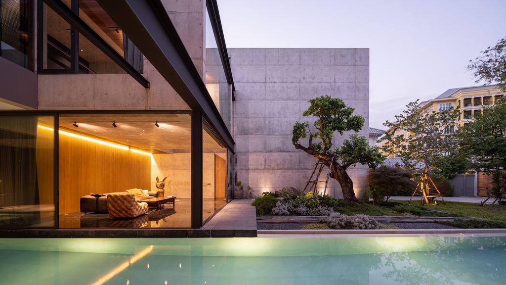 Baan Akat-Yen residence filled with comfort, cool breezes by Studio Krubka