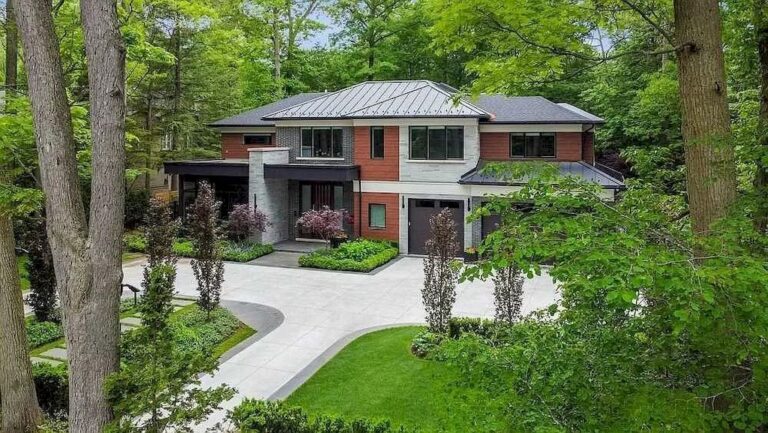 Bold & Breathtaking Contemporary Smart Home in Ontario Lists at C$7,899,850