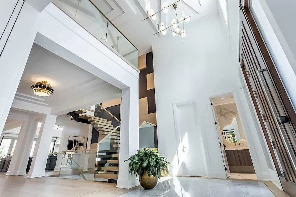 The Contemporary Smart Home in Ontario is an amazing home now available for sale. This home is located at 1585 Jalna Ave, Mississauga, ON L5J 1S8, Canada