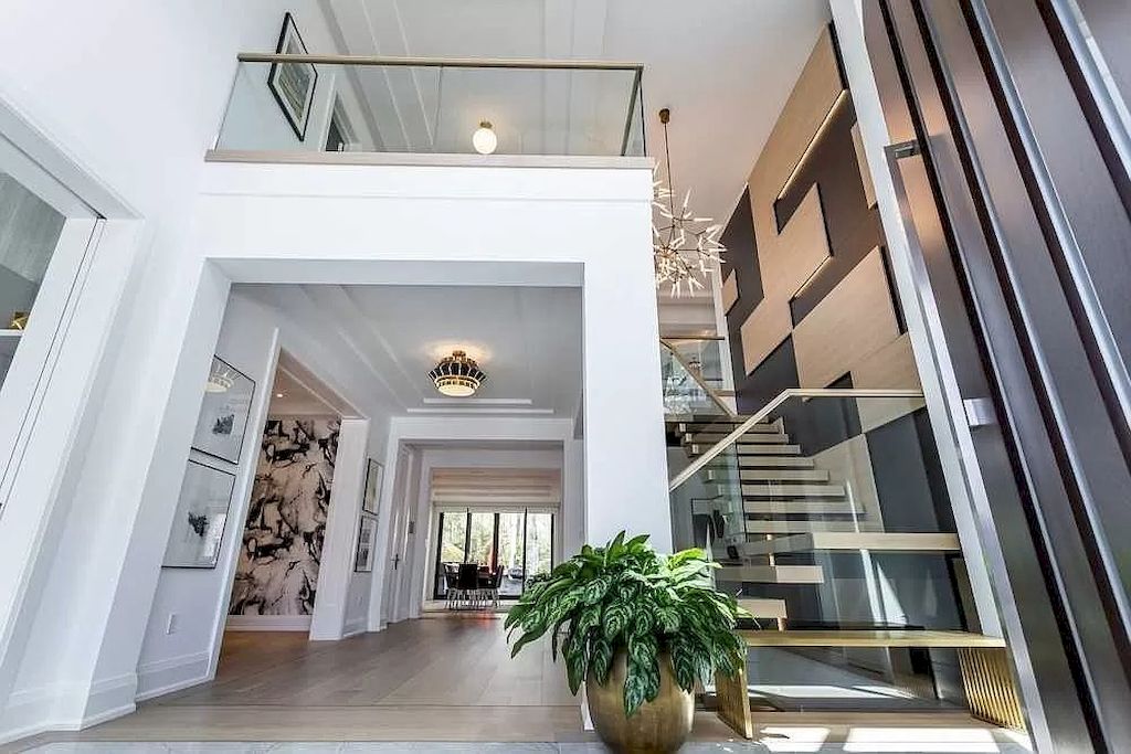 The Contemporary Smart Home in Ontario is an amazing home now available for sale. This home is located at 1585 Jalna Ave, Mississauga, ON L5J 1S8, Canada