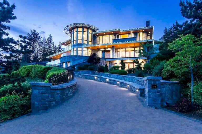 Dream Mansion in West Vancouver Overlooking the Emerald Green Ocean Seeks C$12,580,000