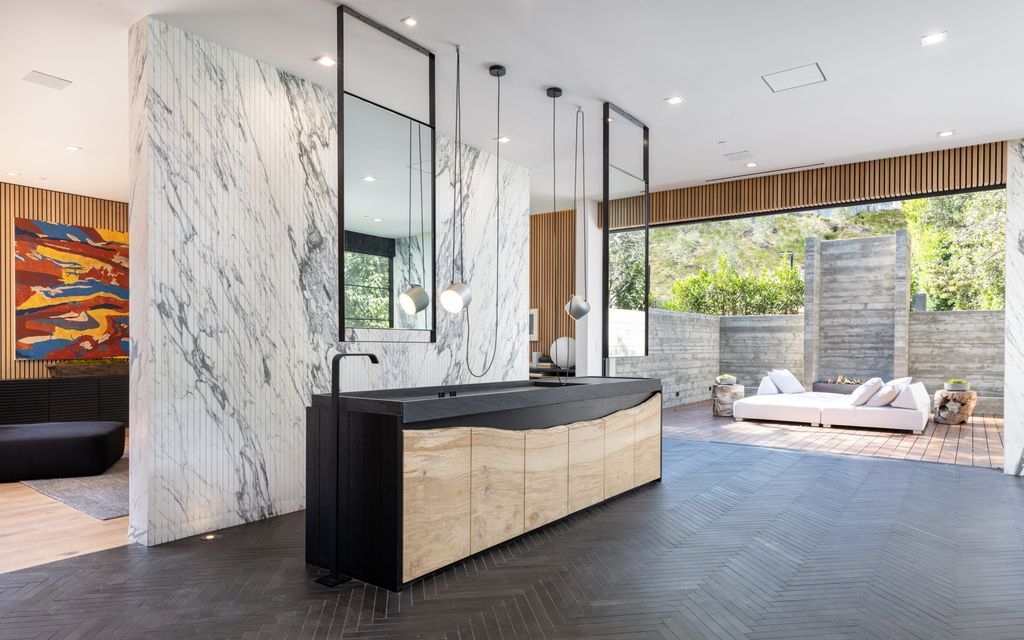 The Modern Farmhouse in Encino designed and constructed with an appreciation for the past, a mindset in the present, and a vision for the future now available for sale. This home located at 16041 Woodvale Rd, Encino, California;