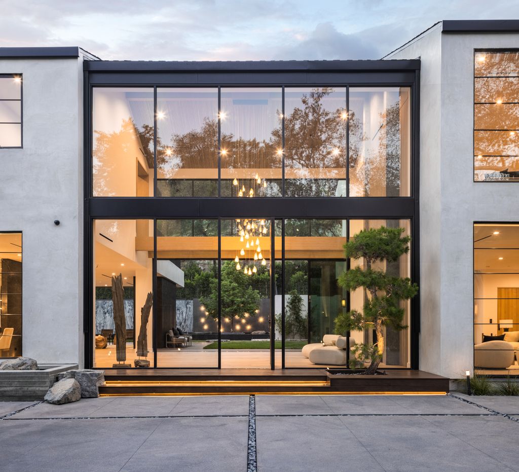 The Modern Farmhouse in Encino designed and constructed with an appreciation for the past, a mindset in the present, and a vision for the future now available for sale. This home located at 16041 Woodvale Rd, Encino, California;