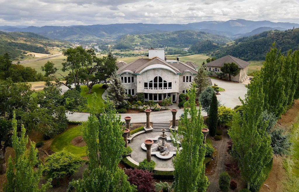 The Extraordinary One-of-a-kind Home in Roseburg is a rare custom-built masterpiece now available for sale. This home is located at 2090 Roberts Mountain Rd, Roseburg, Oregon