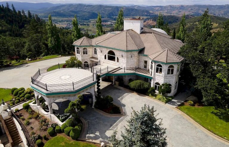 Extraordinary One-of-a-kind Home in Roseburg Asks for $3,500,000