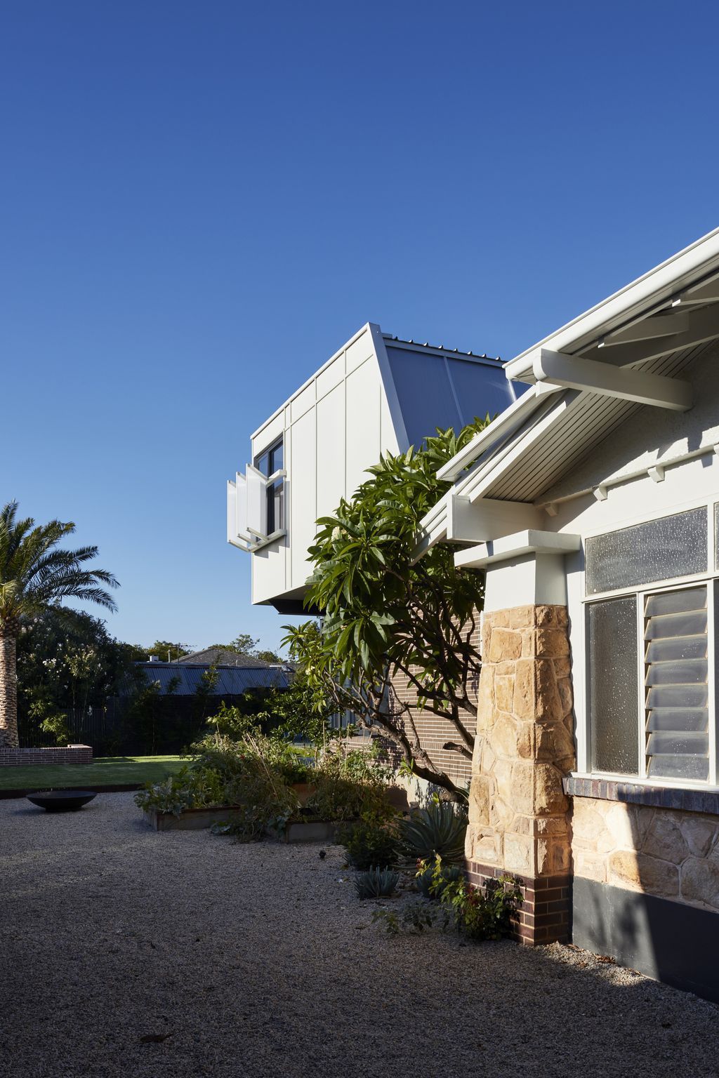 GER residence, modern airy steel frame structure home by Ply Architecture