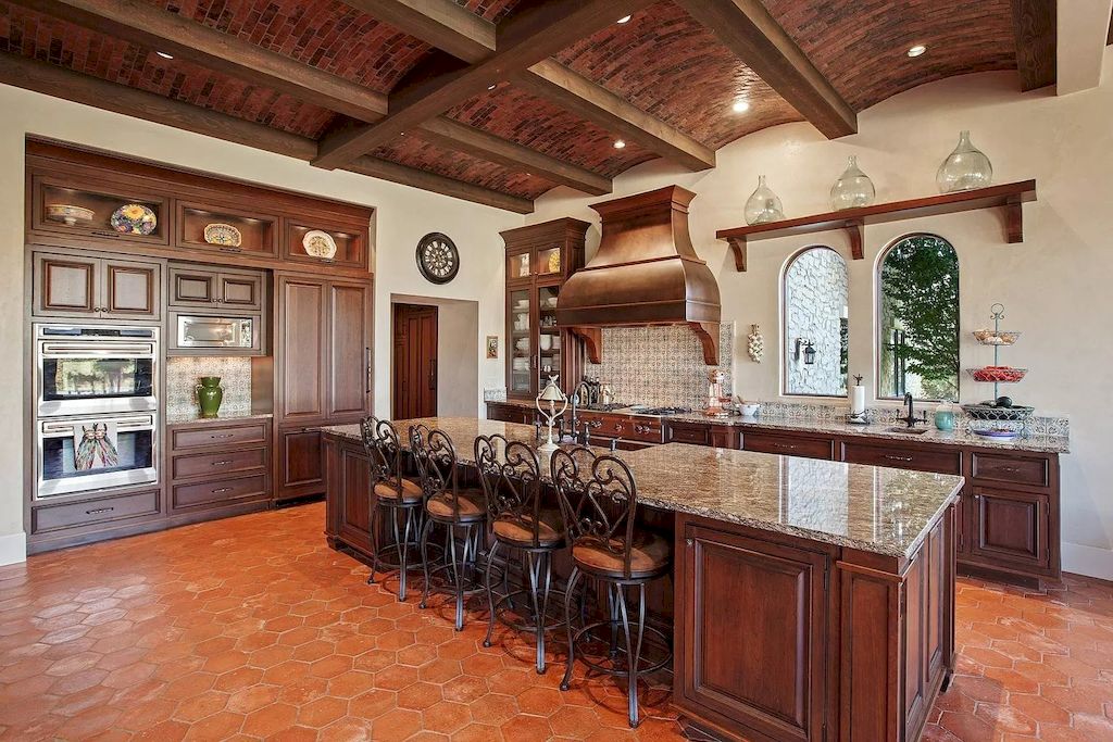 Incredible-Home-in-Washington-Inspired-by-the-Italy-Countryside-Sells-for-4950000-10