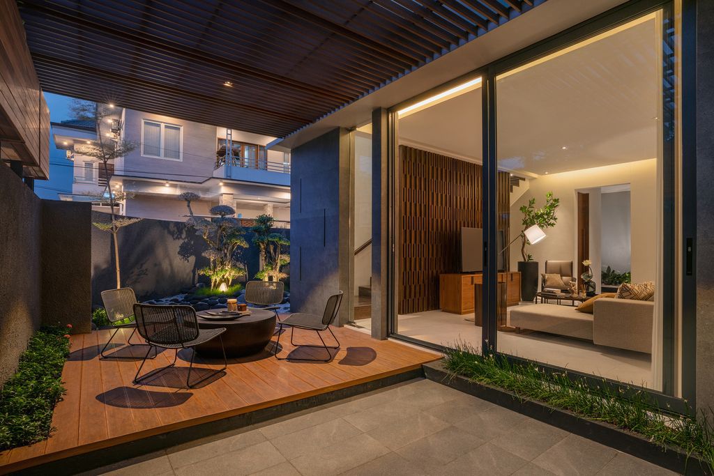 J House, a Modern Villa with Impressive Corner Plot by y0 Design Architect