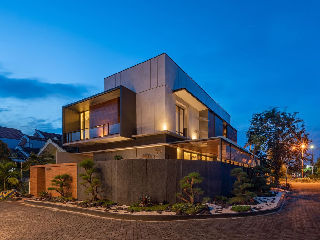 J House, a Modern Villa with Impressive Corner Plot by y0 Design Architect