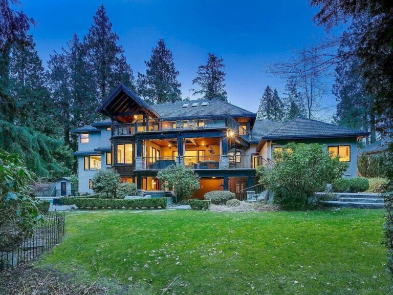 Luxury and Nature Await You at This C$3,998,000 Elegant Gated Mansion in Surrey
