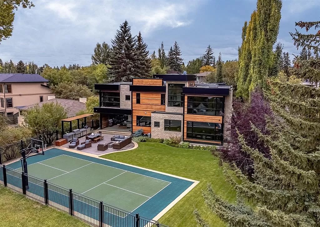 The Remarkable Contemporary House in Alberta features spectacular unobstructed city views now available for sale. This home is located at 628 S Britannia Dr SW, Calgary, AB T2S 1J1, Canada