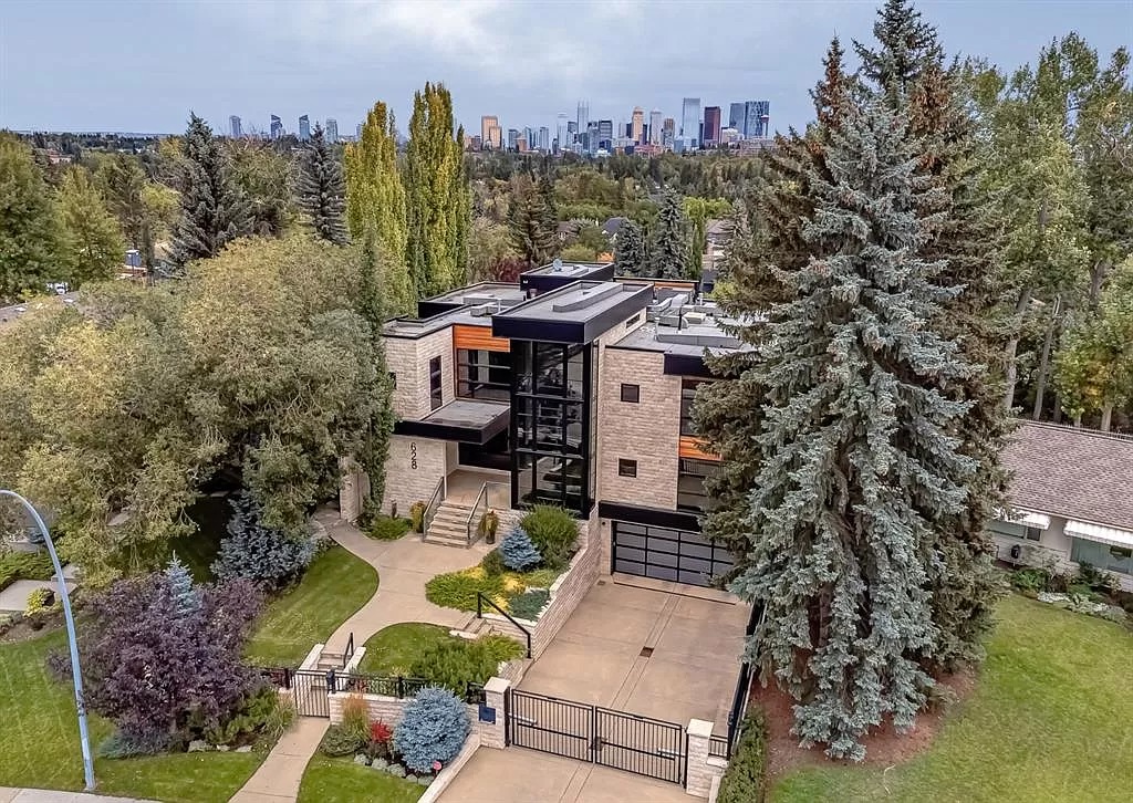 The Remarkable Contemporary House in Alberta features spectacular unobstructed city views now available for sale. This home is located at 628 S Britannia Dr SW, Calgary, AB T2S 1J1, Canada