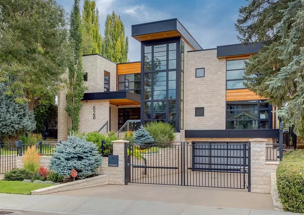 The Remarkable Contemporary House in Alberta features spectacular unobstructed city views now available for sale. This home is located at 628 S Britannia Dr SW, Calgary, AB T2S 1J1, Canada