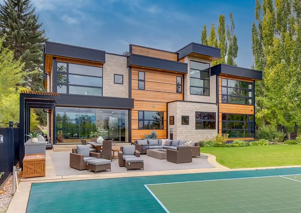 The Remarkable Contemporary House in Alberta features spectacular unobstructed city views now available for sale. This home is located at 628 S Britannia Dr SW, Calgary, AB T2S 1J1, Canada