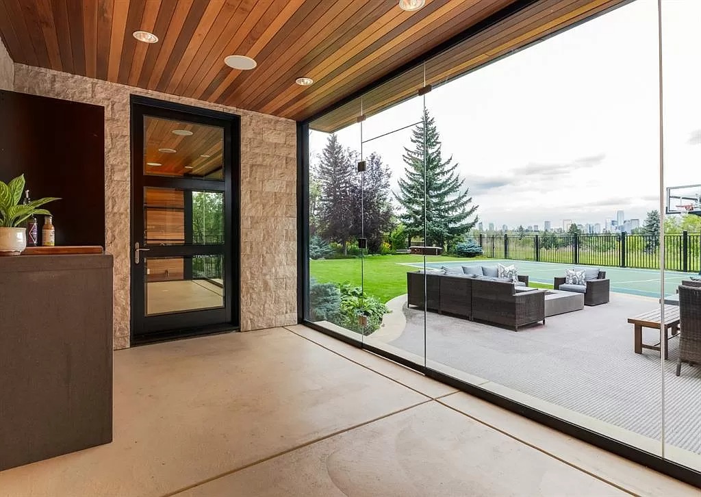 Luxury-and-Tranquility-meet-in-this-C4695000-contemporary-House-in-Alberta-3