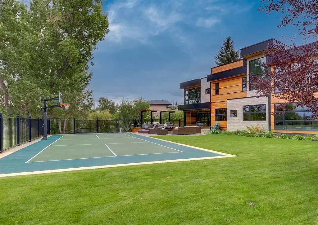 The Remarkable Contemporary House in Alberta features spectacular unobstructed city views now available for sale. This home is located at 628 S Britannia Dr SW, Calgary, AB T2S 1J1, Canada