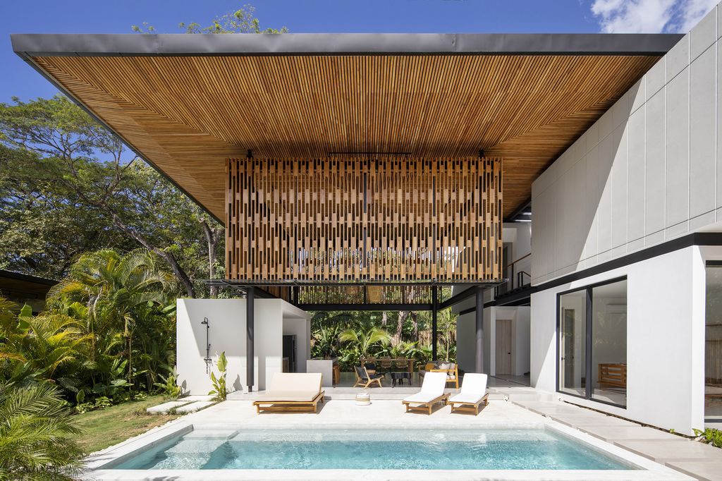 Naia House with teak roof, opens up Costa Rican rainforest by Studio Saxe