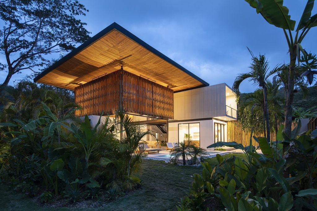 Naia House with teak roof, opens up Costa Rican rainforest by Studio Saxe