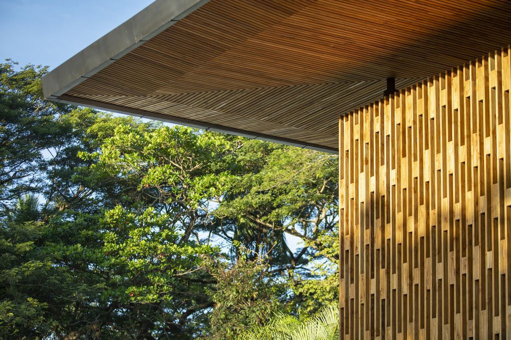 Naia House with teak roof, opens up Costa Rican rainforest by Studio Saxe
