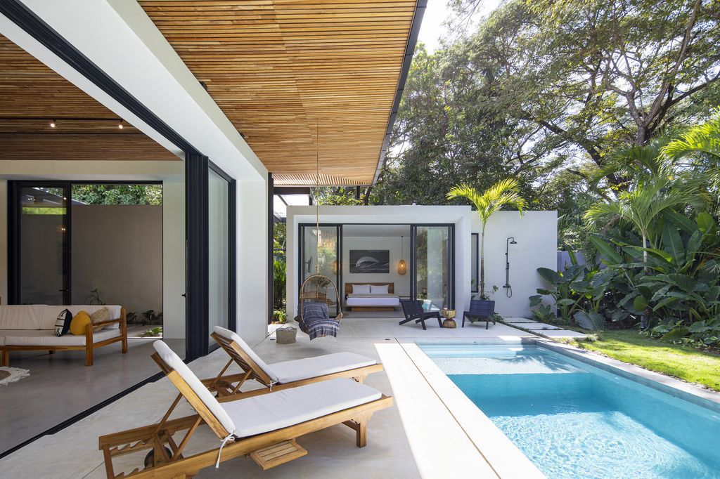 Naia House with teak roof, opens up Costa Rican rainforest by Studio Saxe