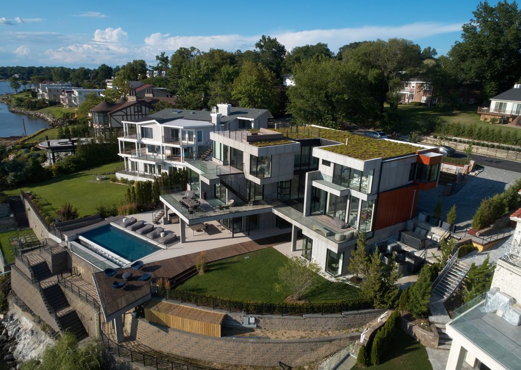 On The Hill House, U-Shaped House Facing NYC by Narofsky Architecture