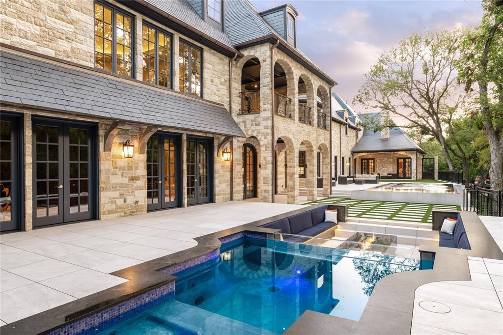 One-of-The-Most-Stunning-Mansions-in-Dallas-comes-to-Market-at-18900000-31