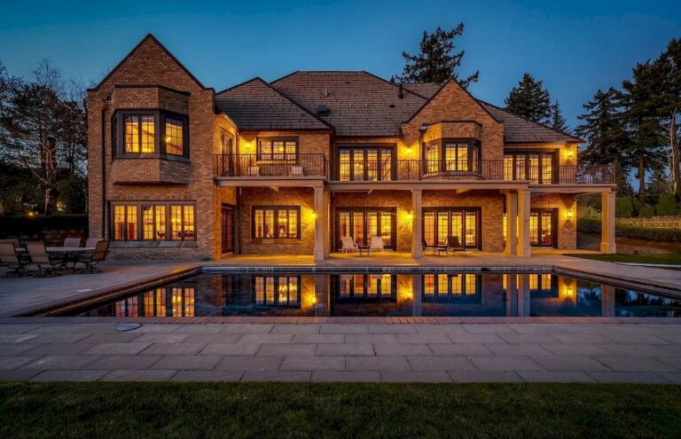 Overlooking the Columbia River, This $3,980,000 Fantastic Home in Washington Provides an Everyday Escape From the Ordinary
