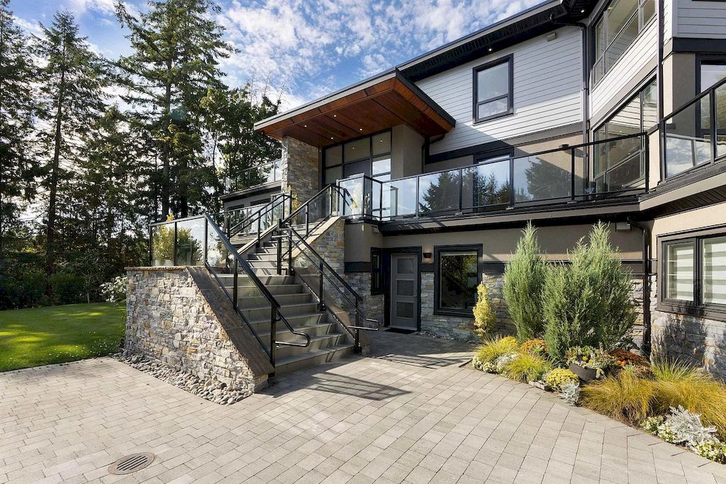 The Park-like Estate in West Vancouver is a contemporary luxury residence now available for sale. This home is located at 4507 Woodgreen Dr, West Vancouver, BC V7S 2T8, Canada