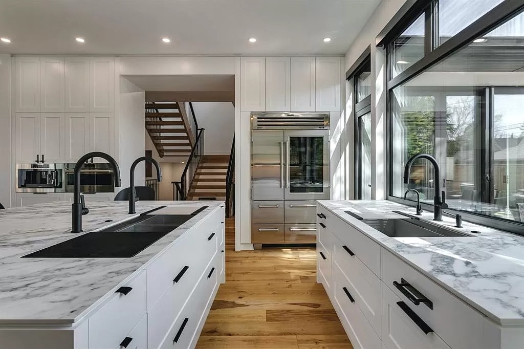 Representing-Timeless-Architecture-with-Modern-Finshes-This-C4300000-Calgary-Estate-Defines-Your-Dream-1