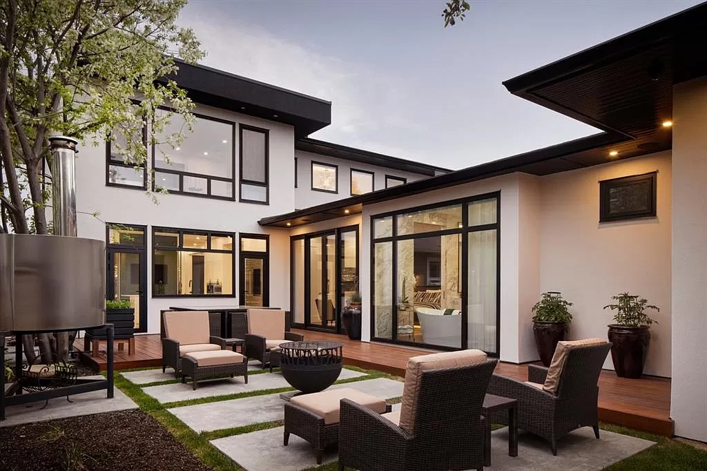 Representing-Timeless-Architecture-with-Modern-Finshes-This-C4300000-Calgary-Estate-Defines-Your-Dream-11