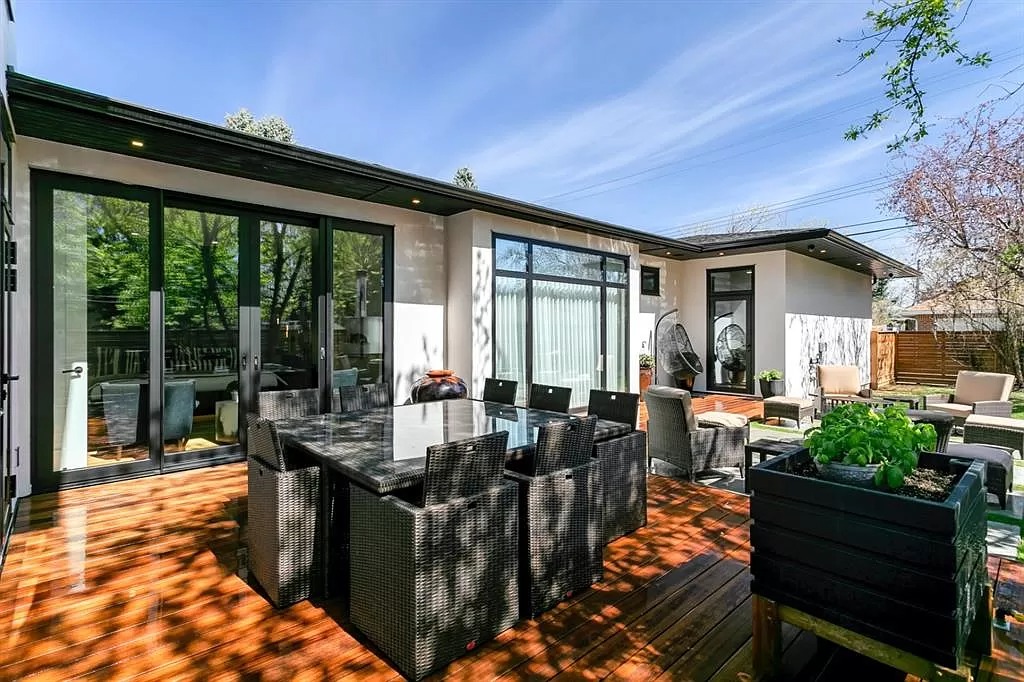 Representing-Timeless-Architecture-with-Modern-Finshes-This-C4300000-Calgary-Estate-Defines-Your-Dream-26