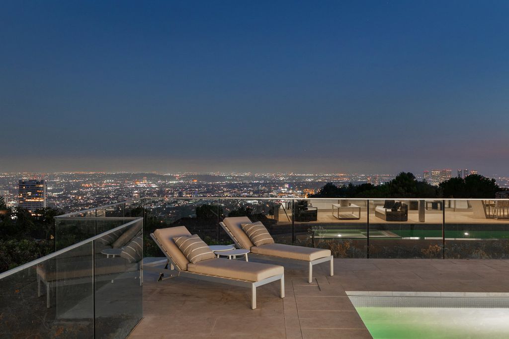 Stunning-Contemporary-Home-in-Beverly-Hills-with-Head-on-City-to-Ocean-Views-for-Sale-at-9995000-4