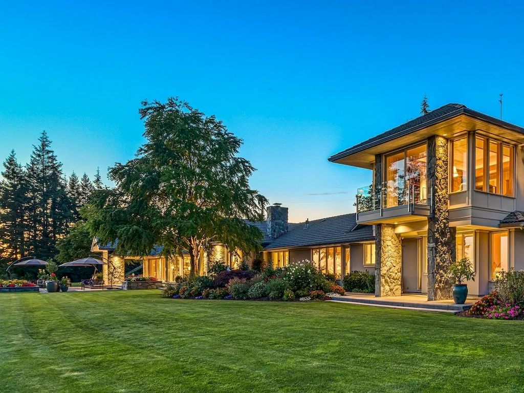 The Stunning Ralph Anderson Estate in Washington is a masterful exercise in balancing both its estate stature and graceful elegance now available for sale. This home is located at 11435 206th Pl SE, Issaquah,  Washington