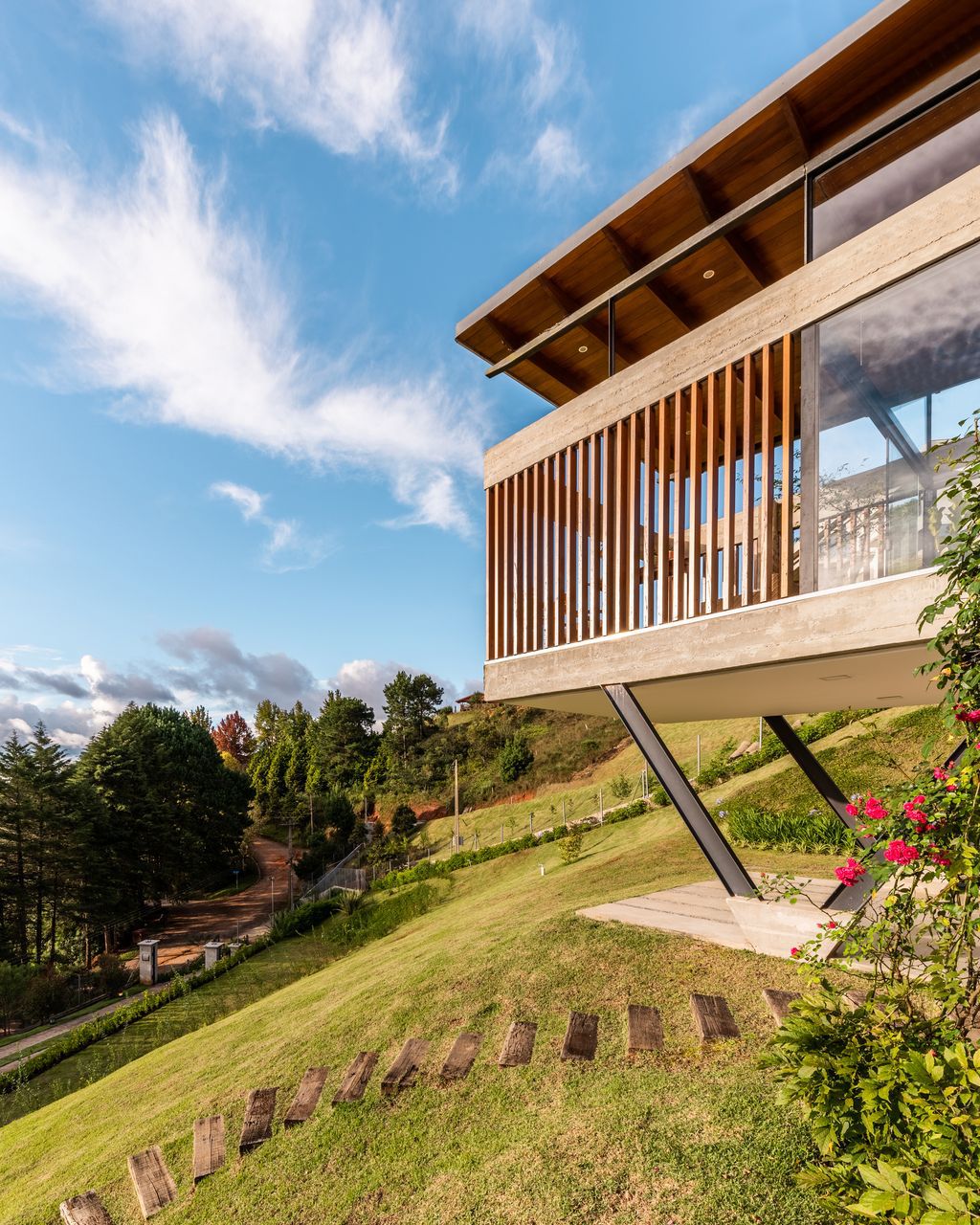 TKN House, a Stunning Mountain Home on Steep Site by OTP Arquitetura