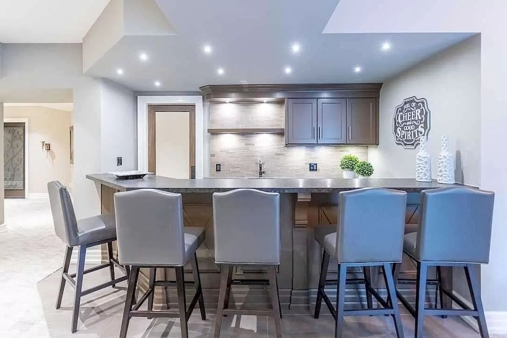 The Amazing House in Ontario features a comfortable living space now available for sale. This home is located at 16 Bryson Dr, Richmond Hill, ON L4C 6E3, Canada