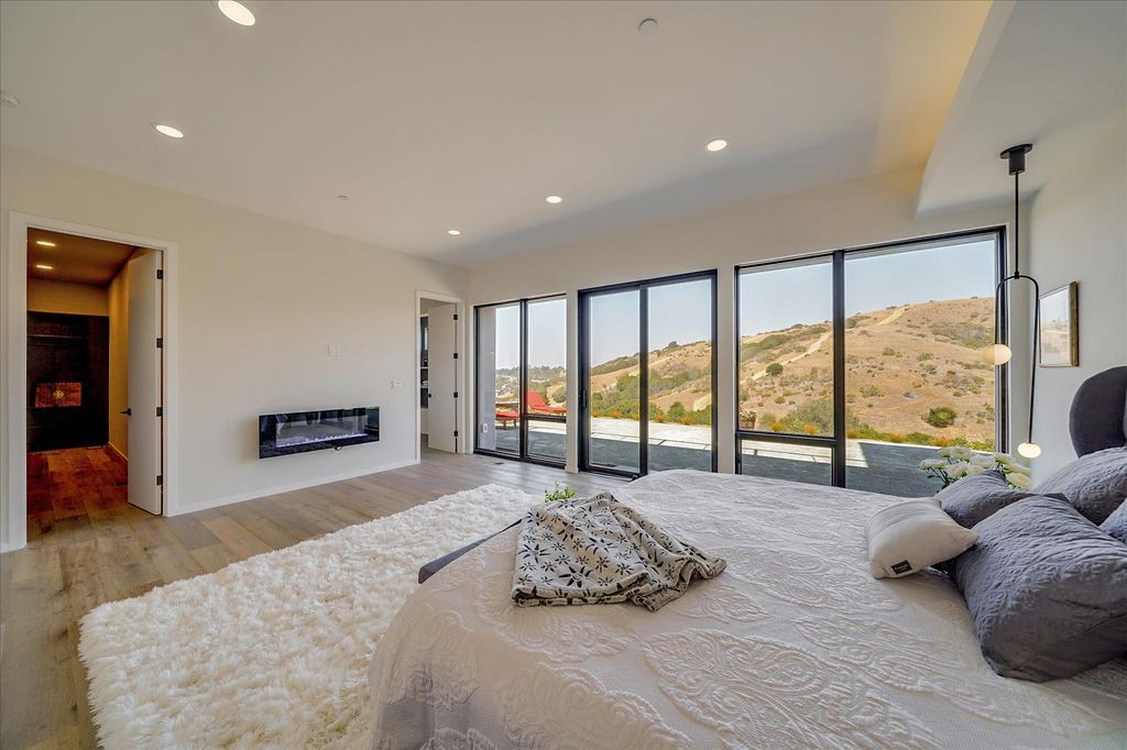 This-4785000-Brand-New-Contemporary-Home-in-Belmont-features-Beautiful-Views-and-Sunsets-17
