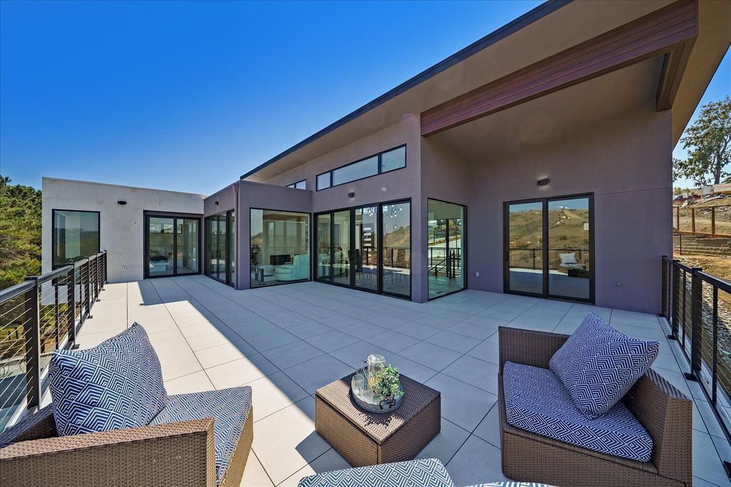 This-4785000-Brand-New-Contemporary-Home-in-Belmont-features-Beautiful-Views-and-Sunsets-22