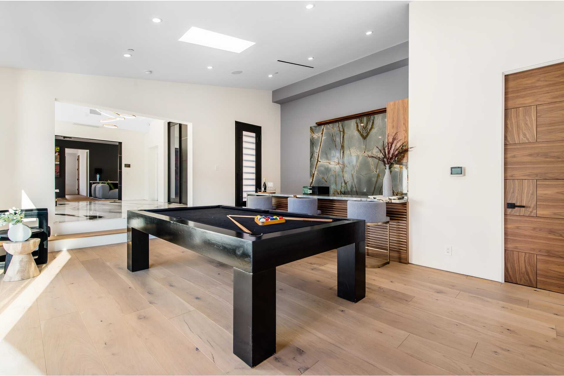 This-6350000-Newly-Constructed-Los-Angeles-Home-is-the-Ultimate-Hollywood-Hills-Haven-10
