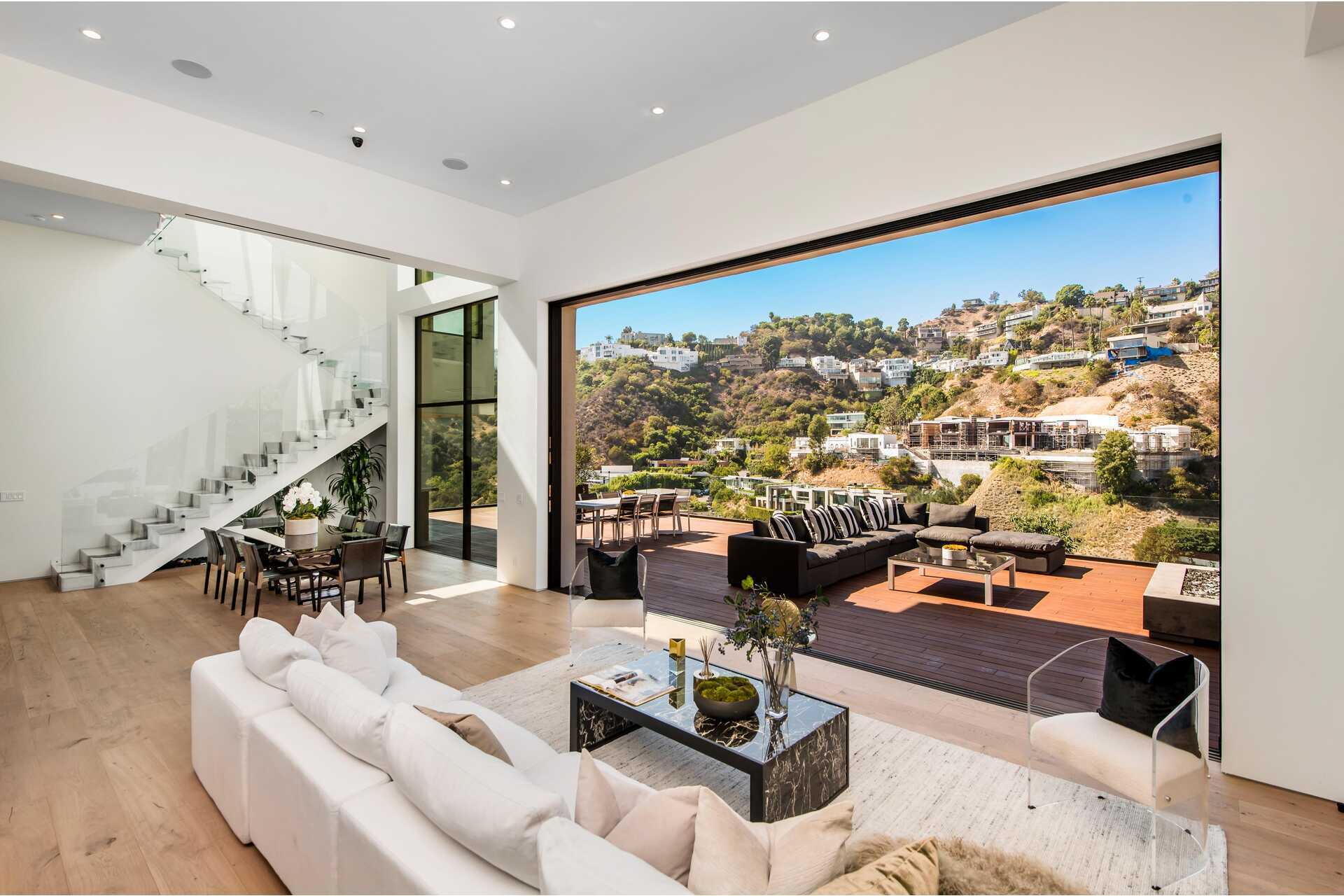 This-6350000-Newly-Constructed-Los-Angeles-Home-is-the-Ultimate-Hollywood-Hills-Haven-23