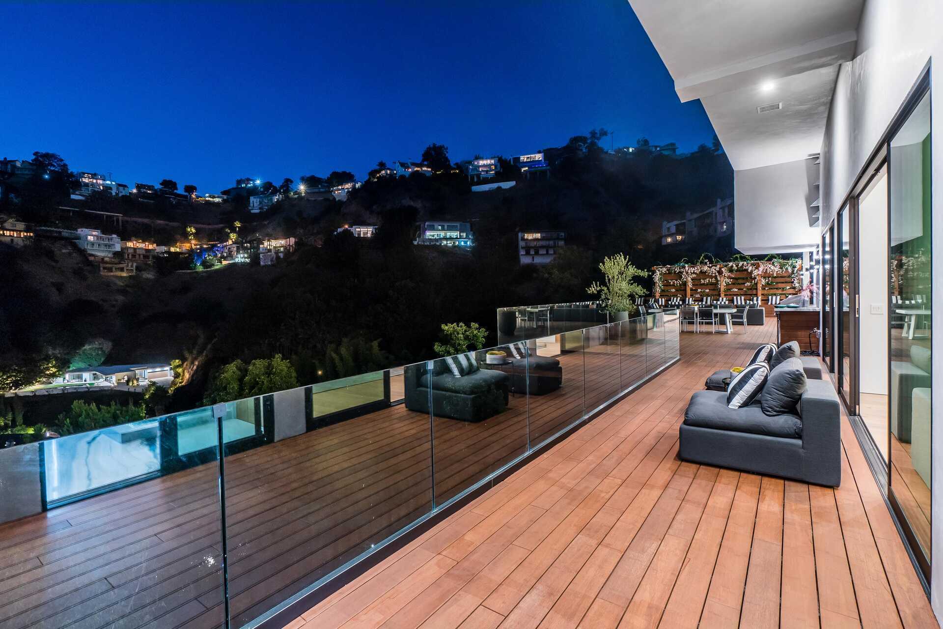 This-6350000-Newly-Constructed-Los-Angeles-Home-is-the-Ultimate-Hollywood-Hills-Haven-3