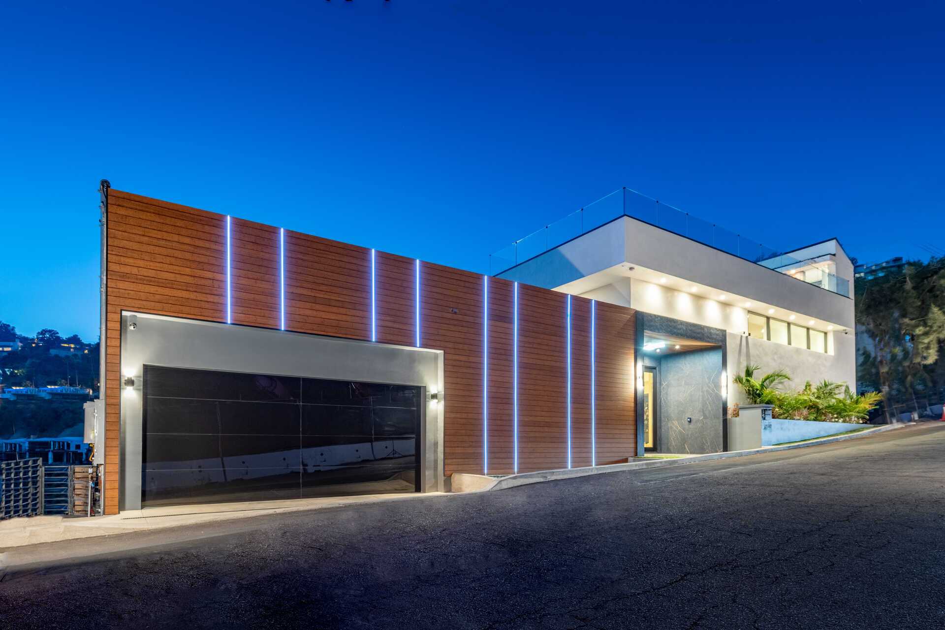 This-6350000-Newly-Constructed-Los-Angeles-Home-is-the-Ultimate-Hollywood-Hills-Haven-34