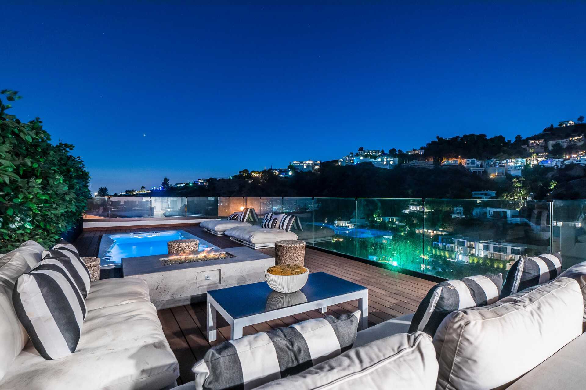 This-6350000-Newly-Constructed-Los-Angeles-Home-is-the-Ultimate-Hollywood-Hills-Haven-4