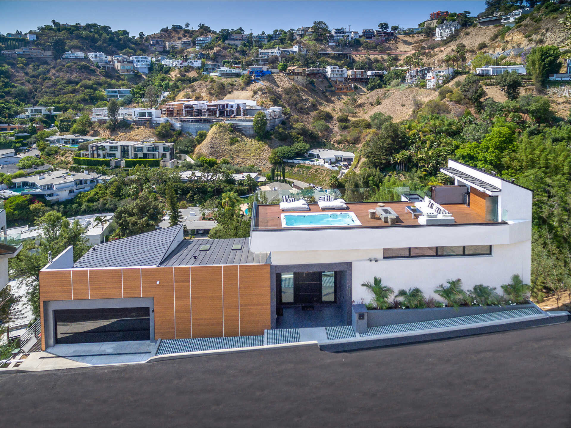 This-6350000-Newly-Constructed-Los-Angeles-Home-is-the-Ultimate-Hollywood-Hills-Haven-7