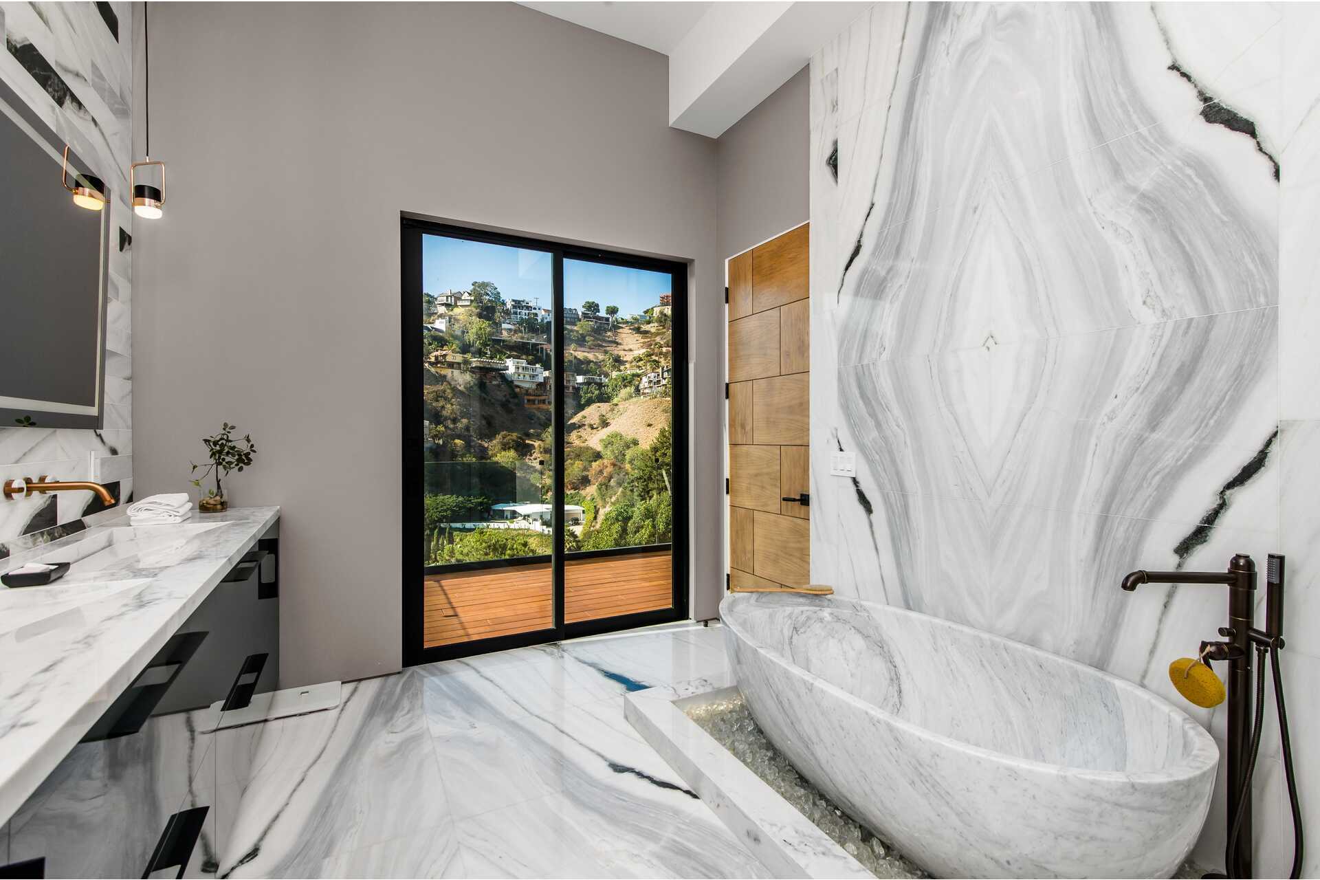This-6350000-Newly-Constructed-Los-Angeles-Home-is-the-Ultimate-Hollywood-Hills-Haven-9