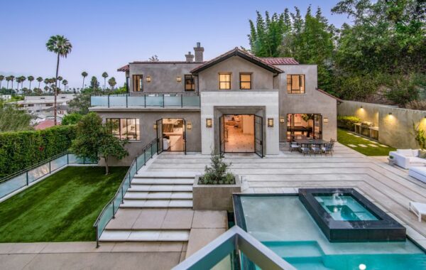 This $7,795,000 Expansive Home in Los Angeles offers Tranquil City views