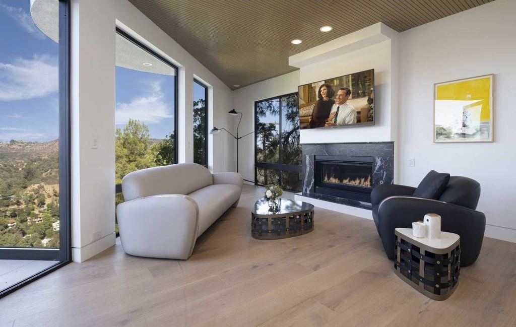 The Los Angeles Home is a smart home just underwent a massive renovation privately tucked behind a gate, on pedigreed Bel Air Road now available for sale. This home located at 1852 Bel Air Rd, Los Angeles, California;