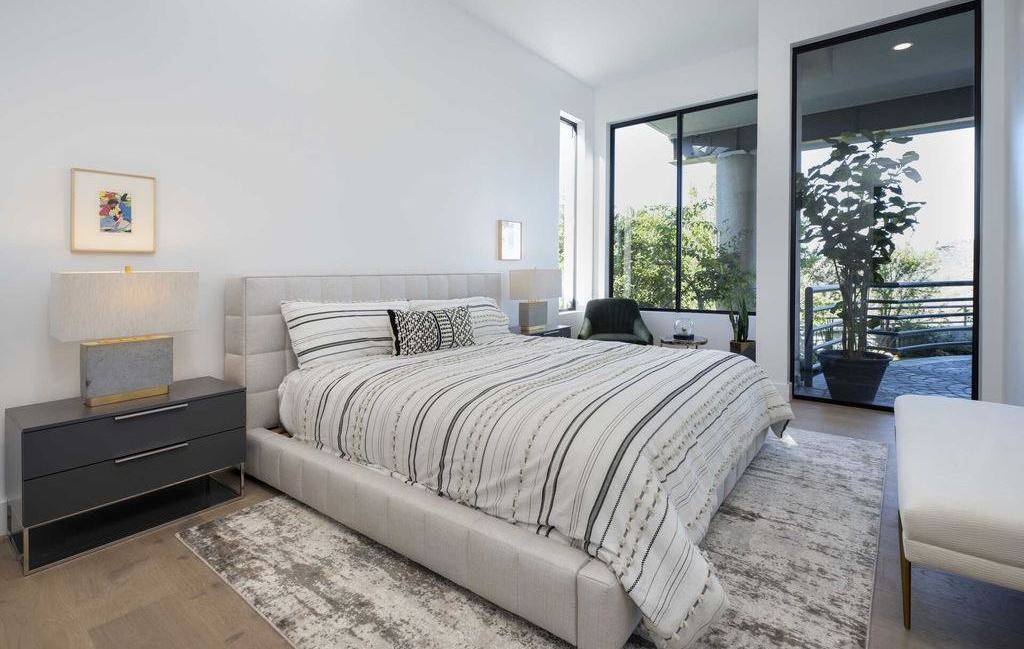 The Los Angeles Home is a smart home just underwent a massive renovation privately tucked behind a gate, on pedigreed Bel Air Road now available for sale. This home located at 1852 Bel Air Rd, Los Angeles, California;