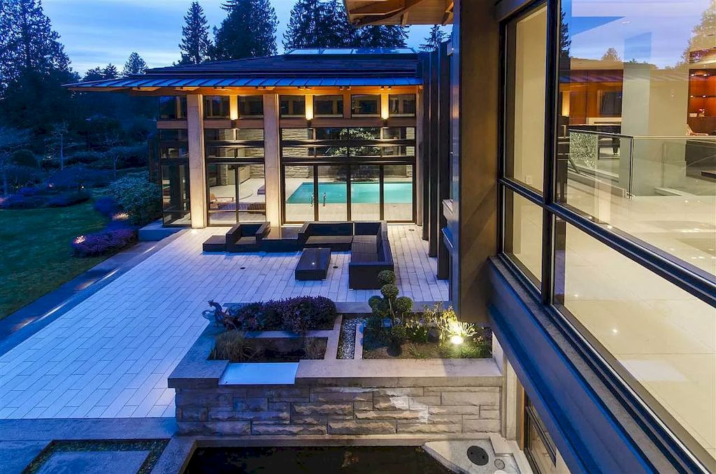 World-Class-Estate-in-West-Vancouver-with-Private-Living-Space-Sells-for-C13980000-3