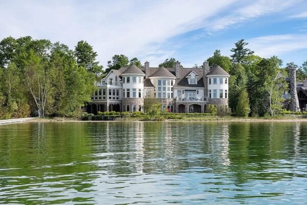 Amazing Lake Charlevoix Estate in Michigan with Timeless Architecture ...